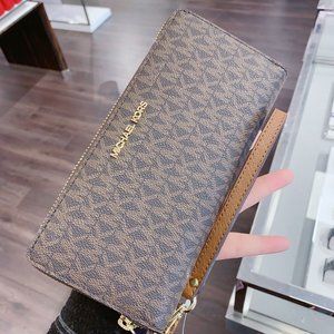 Michael Kors MK JST LG CONTINENTAL WALLET WRISTLET BROWN New